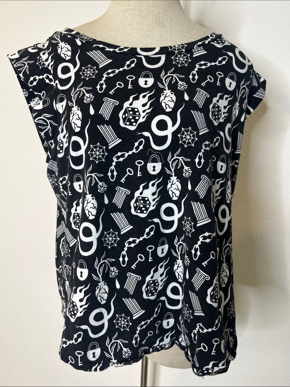 Nooworks Odin Black & White Graphic Crop Tank Top
